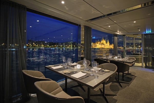 Scenic Amber, Portobellos Lounge ©Scenic, Mislav Mesek 0.jpg